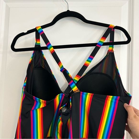 Torrid Black Rainbow Stripe Wireless One-Piece Swimsuit Size 4 - Picture 5 of 13